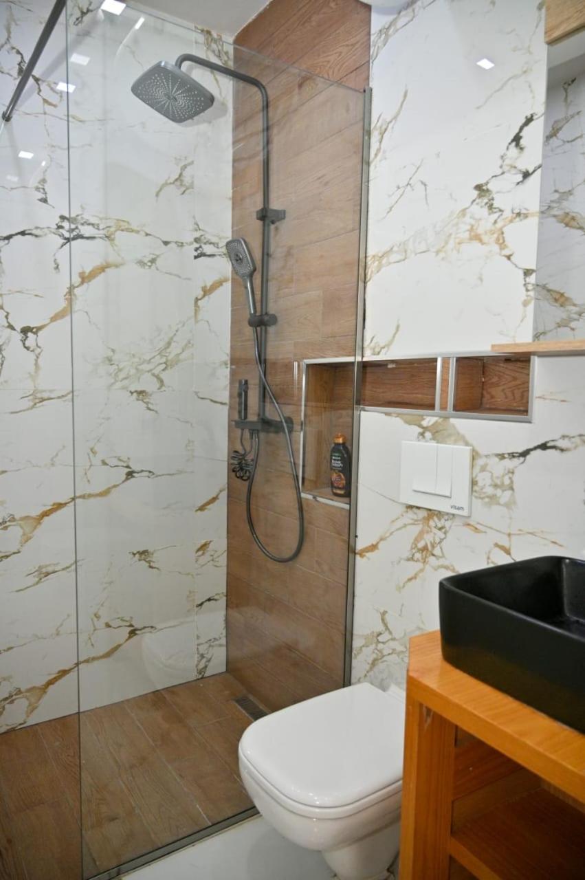 Andi Apartments Дуррес Екстер'єр фото