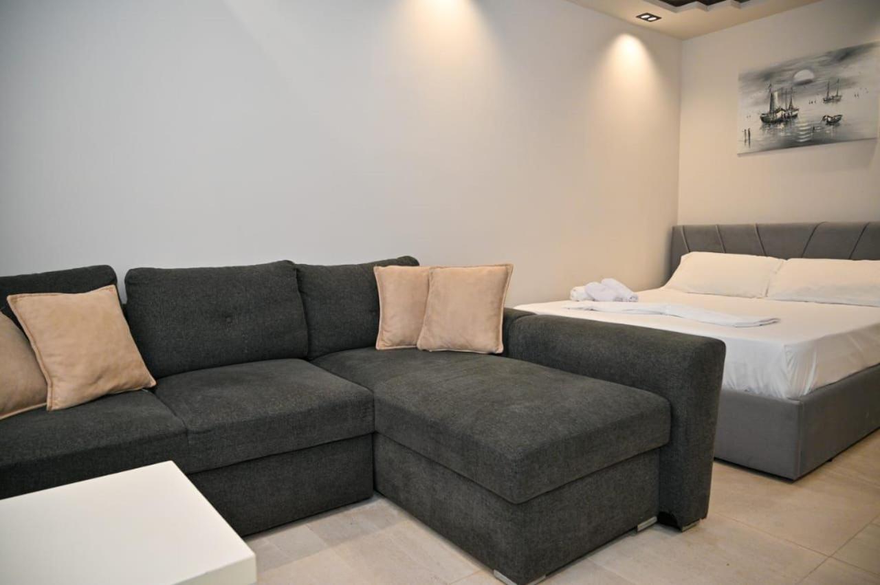 Andi Apartments Дуррес Екстер'єр фото
