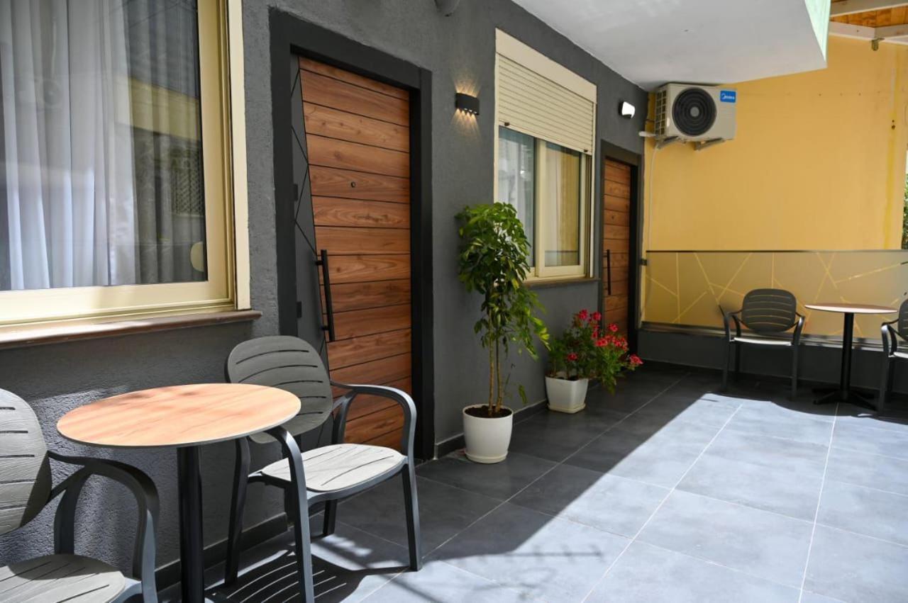 Andi Apartments Дуррес Екстер'єр фото